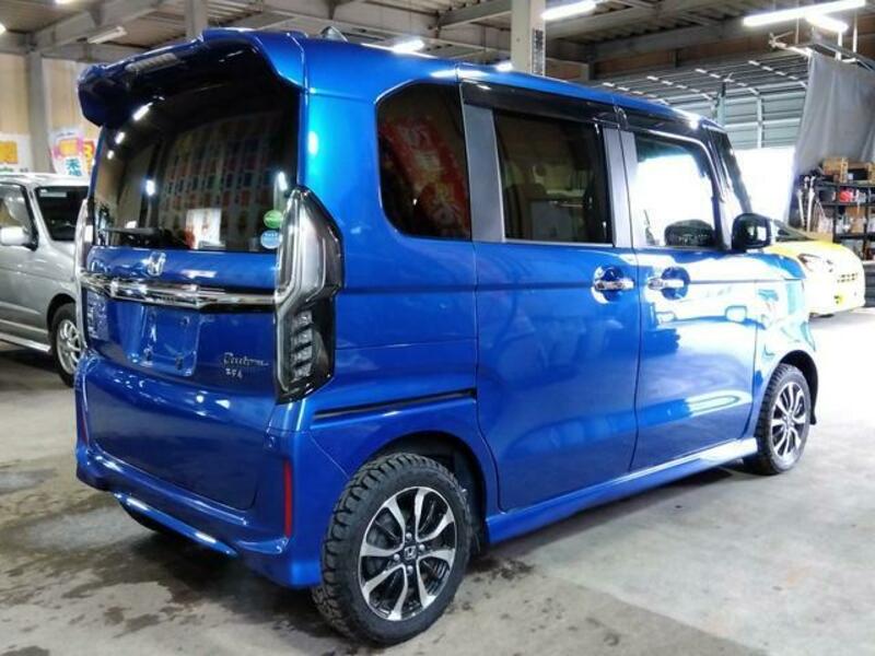 N BOX CUSTOM