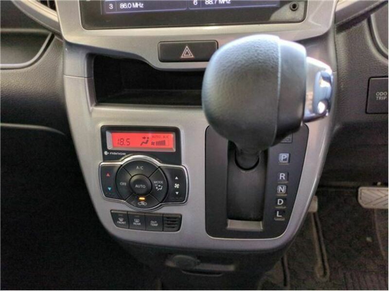 DELICA D2