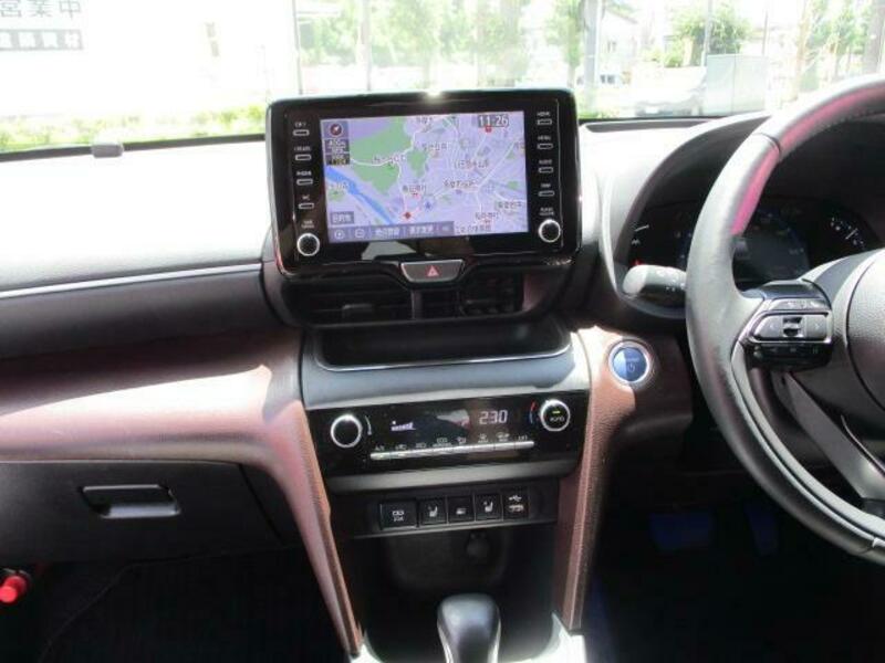 YARIS CROSS
