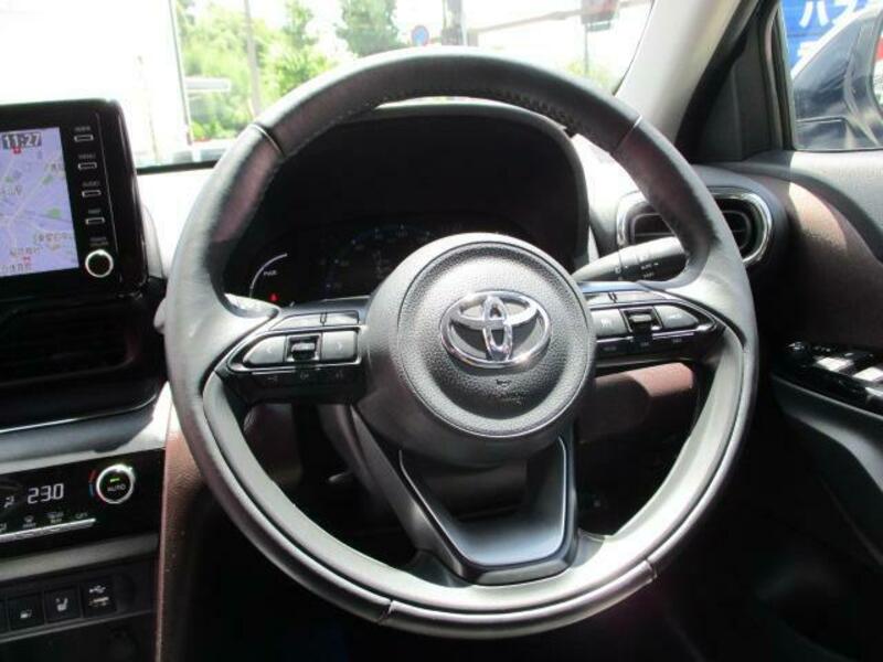 YARIS CROSS