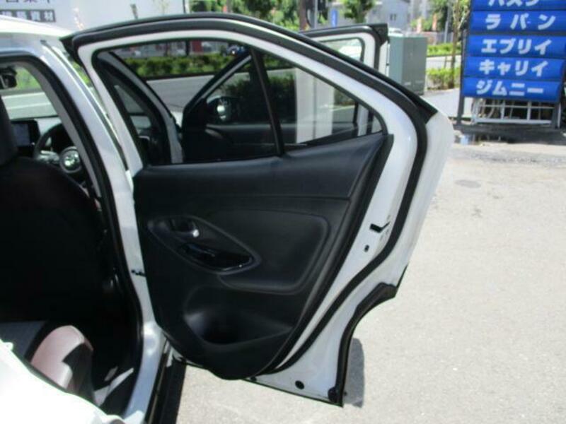 YARIS CROSS