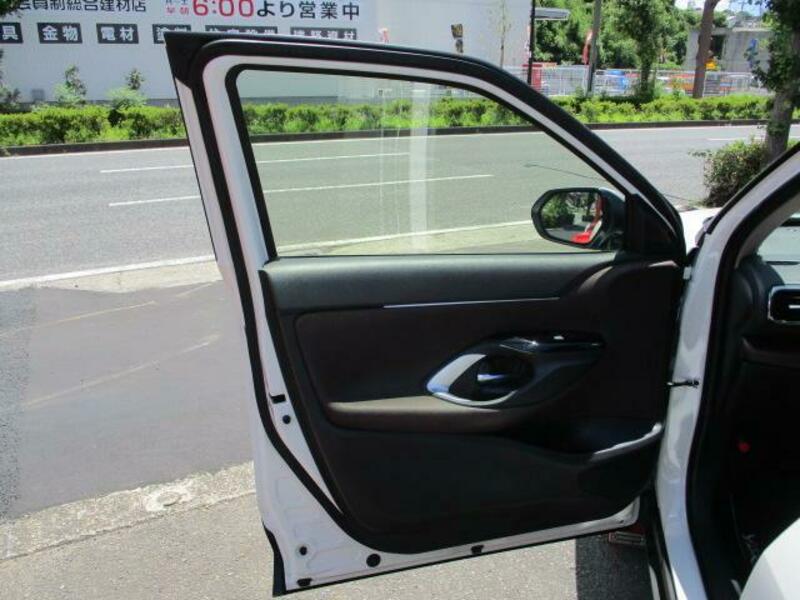 YARIS CROSS
