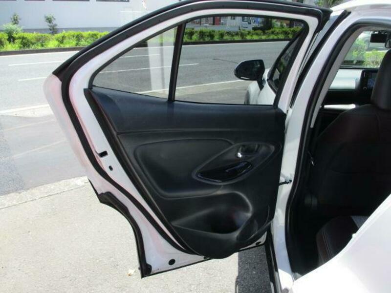 YARIS CROSS