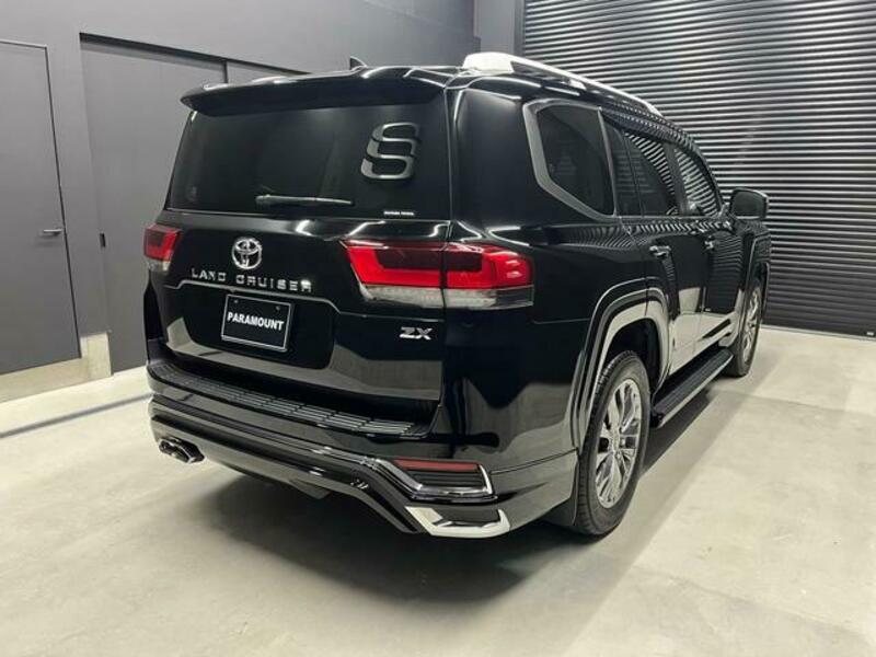 LAND CRUISER