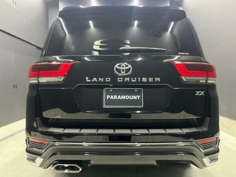 LAND CRUISER