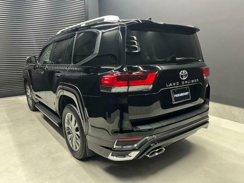 LAND CRUISER