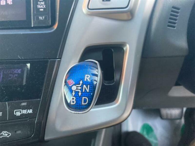 PRIUS ALPHA