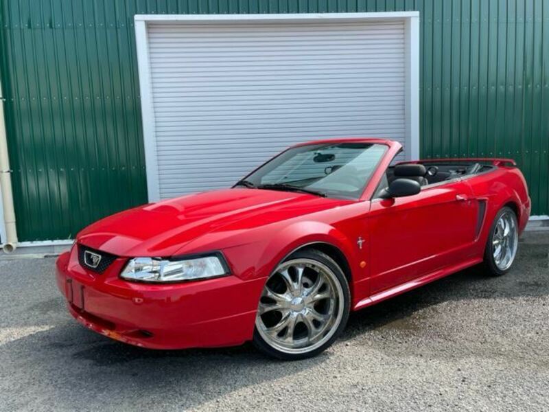 FORD MUSTANG