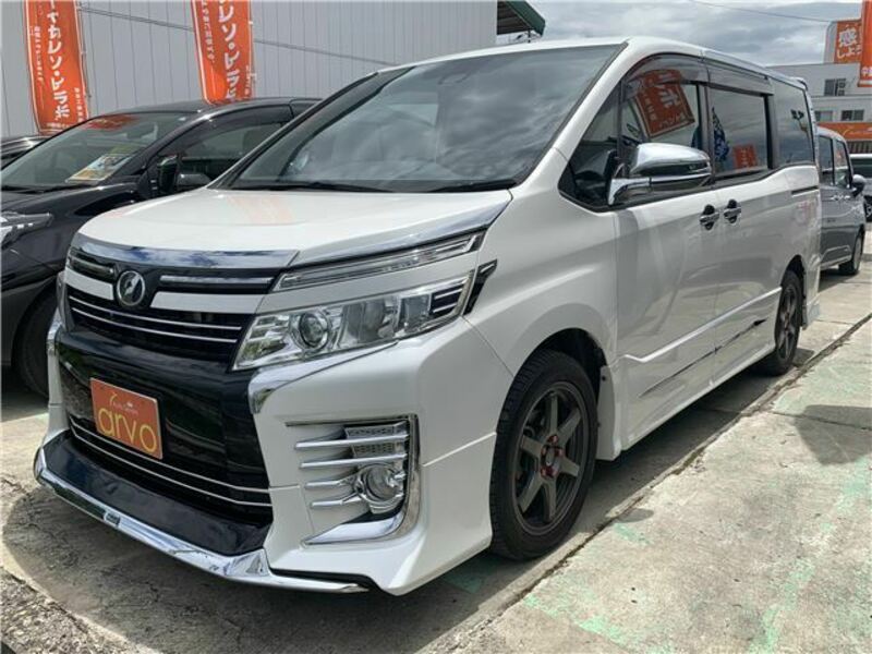 TOYOTA VOXY