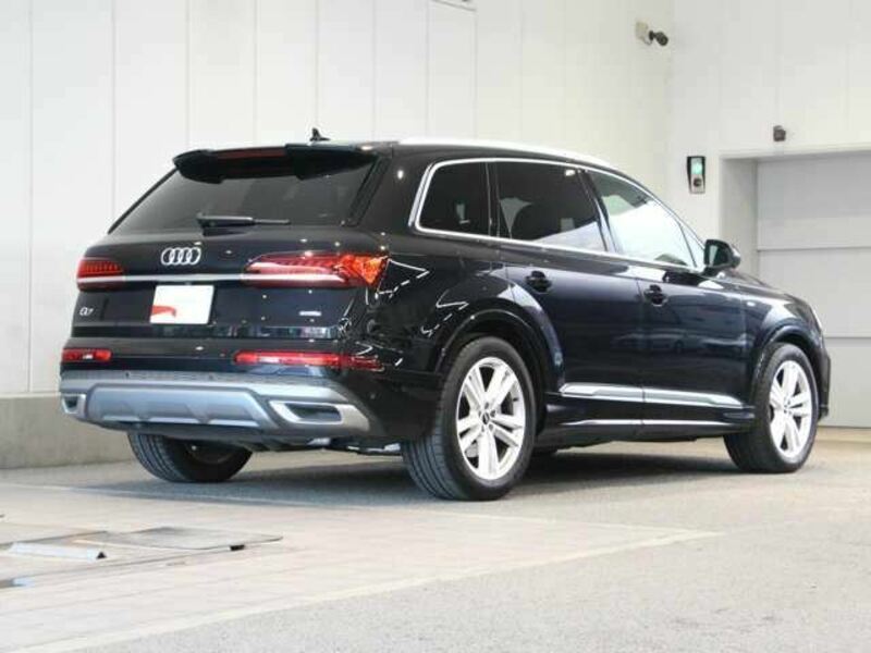 Q7