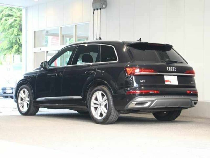 Q7