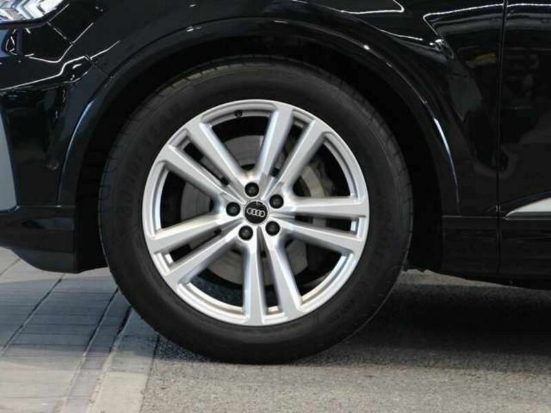 Q7