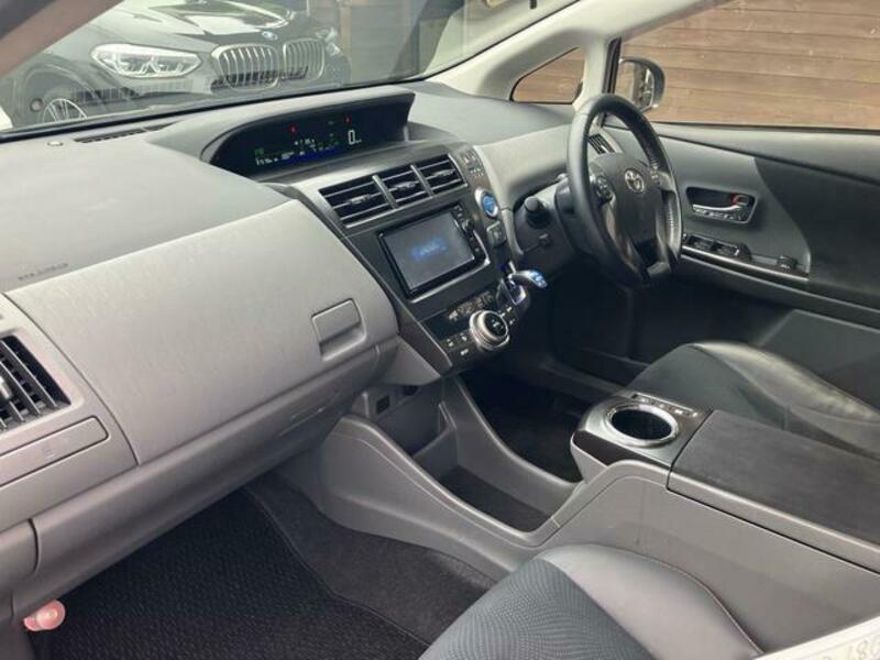 PRIUS ALPHA