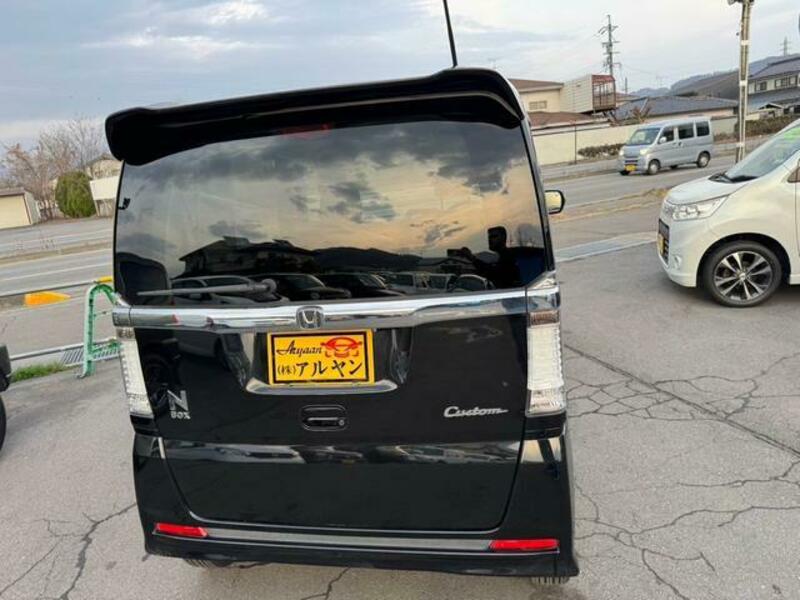 N BOX CUSTOM