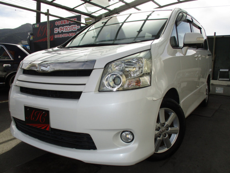 TOYOTA NOAH