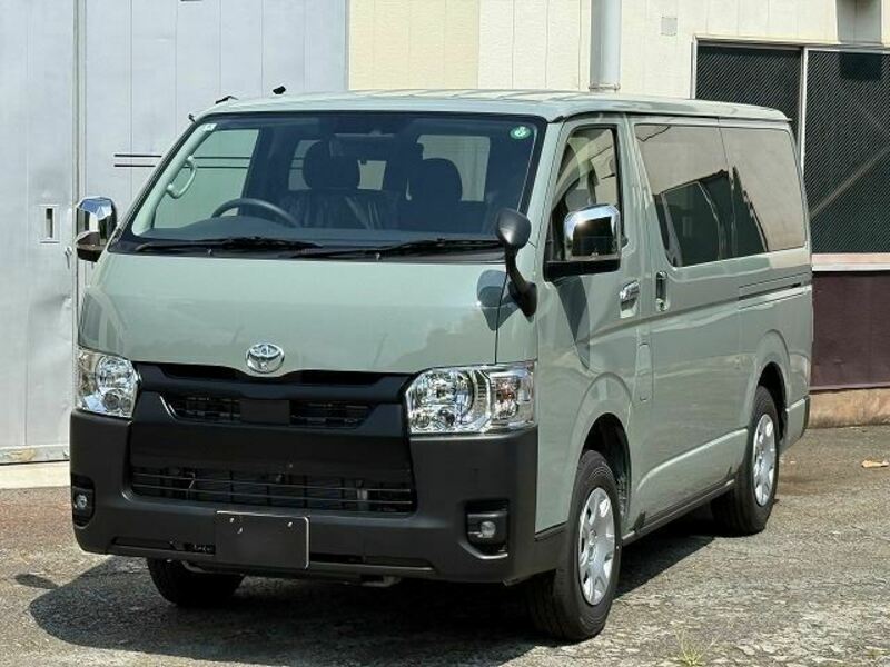 TOYOTA HIACE
