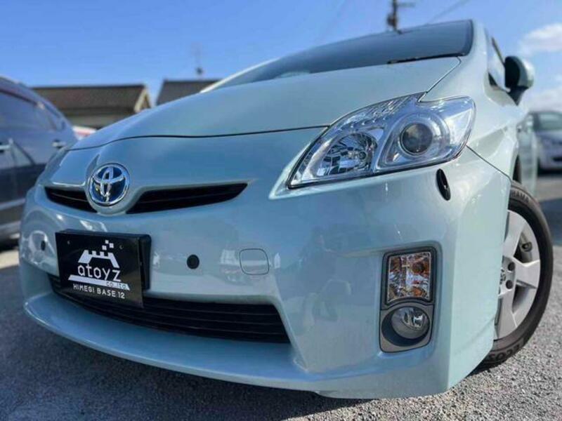 TOYOTA PRIUS