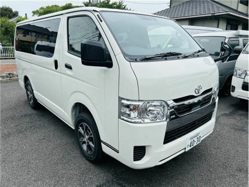 TOYOTA HIACE