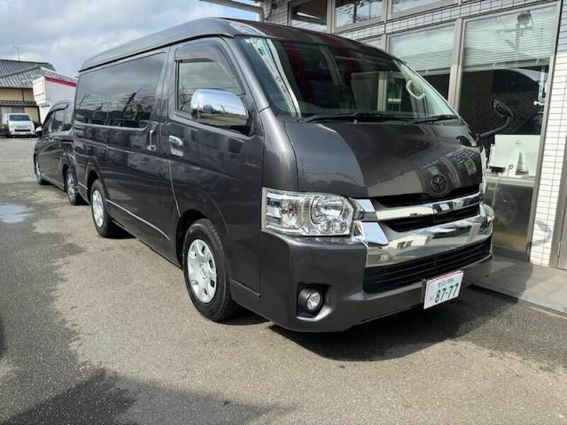 TOYOTA HIACE VAN