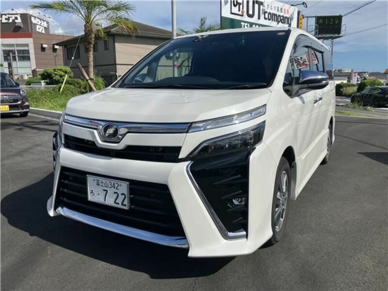 TOYOTA VOXY