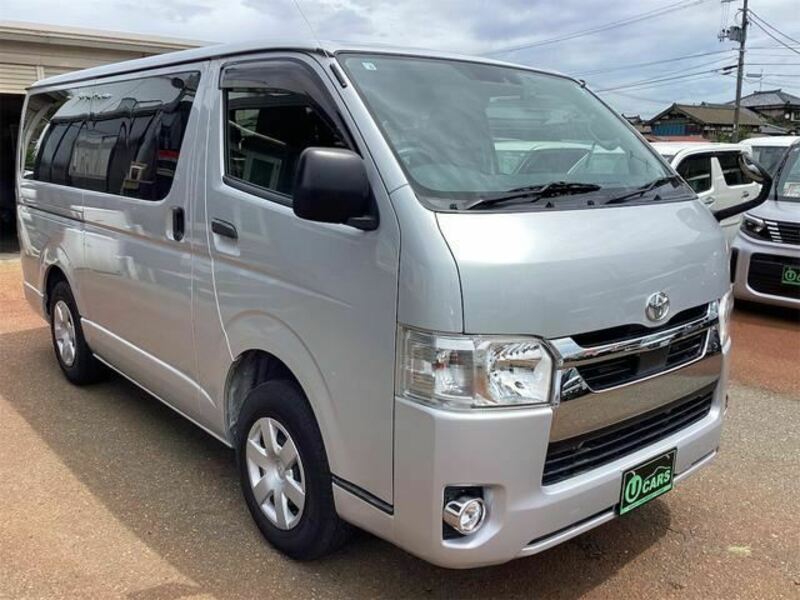 TOYOTA HIACE VAN