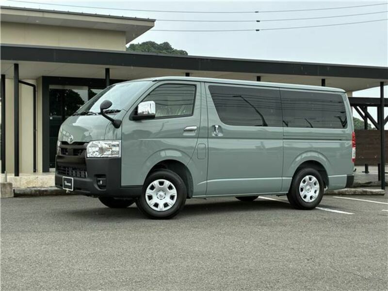 TOYOTA HIACE