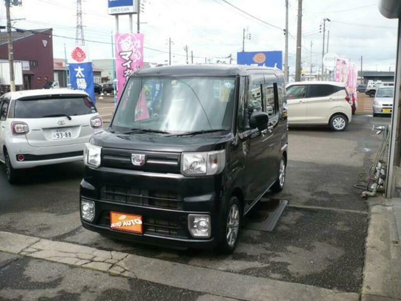 DAIHATSU WAKE