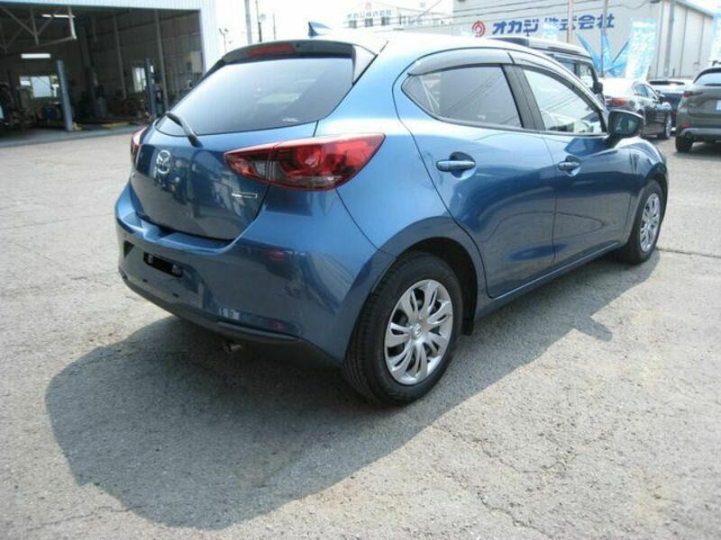 MAZDA2