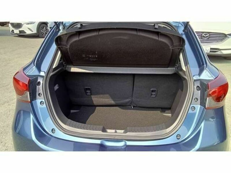 MAZDA2