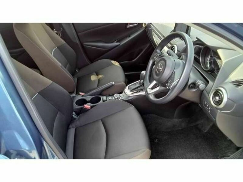 MAZDA2