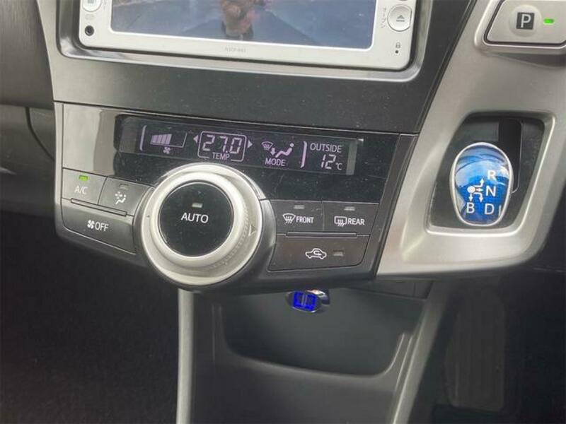 PRIUS ALPHA
