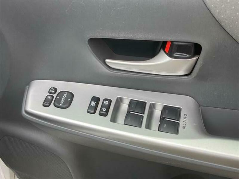 PRIUS ALPHA