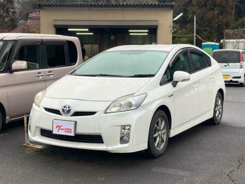 TOYOTA PRIUS