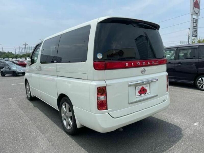 NISSAN ELGRAND