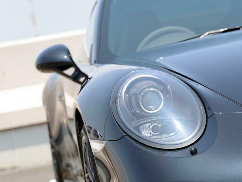 911