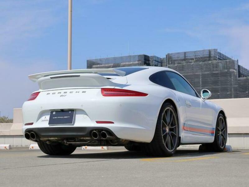911