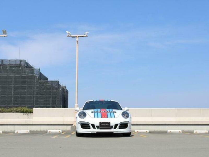 911