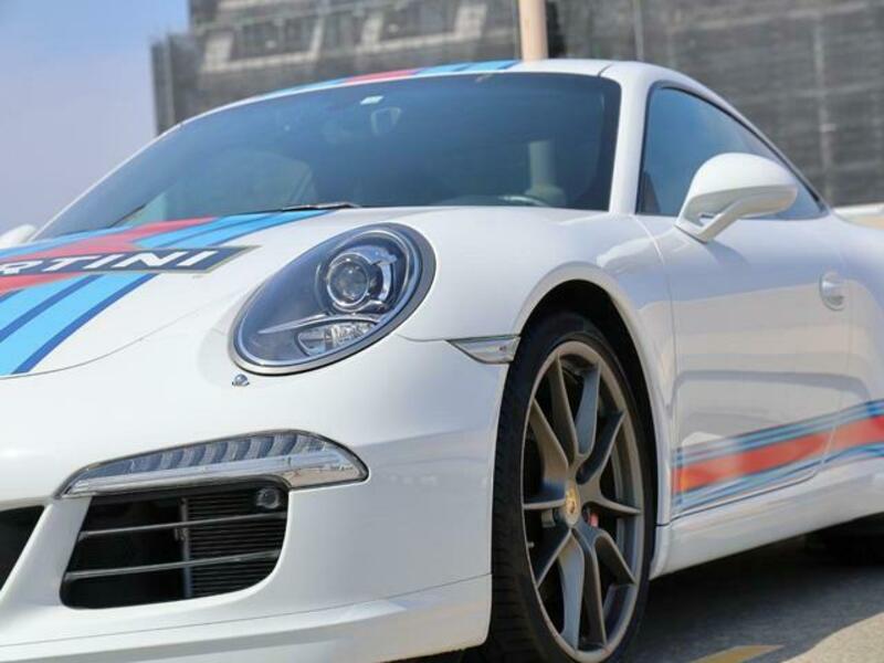 911