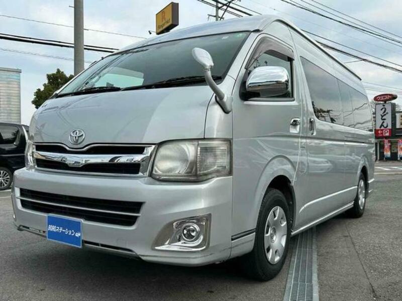 TOYOTA HIACE VAN