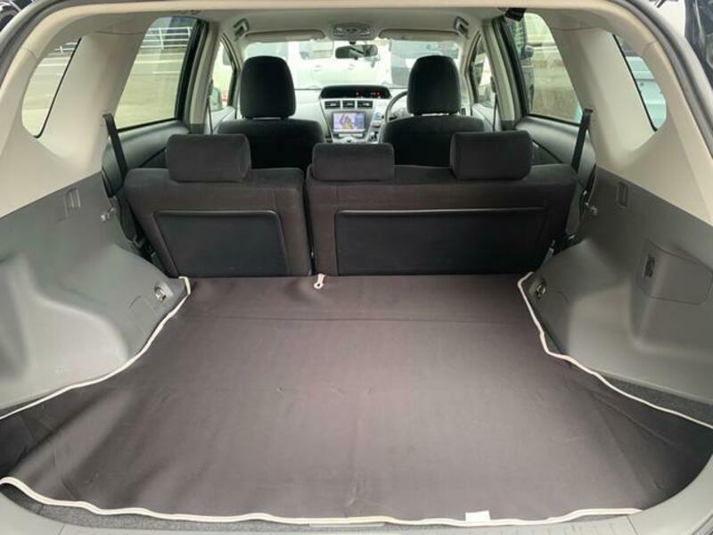 PRIUS ALPHA