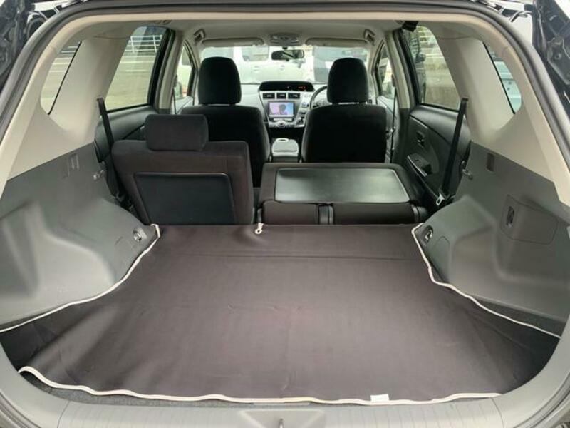 PRIUS ALPHA