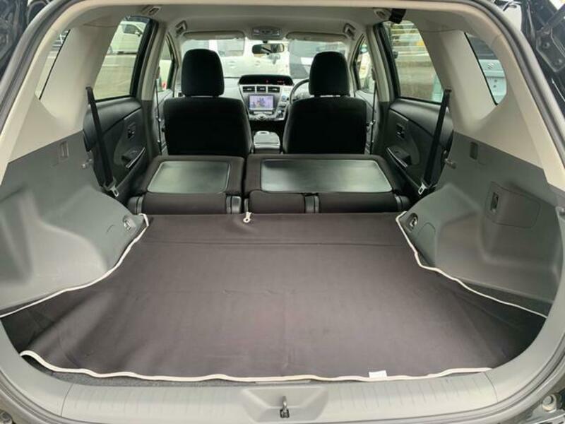 PRIUS ALPHA