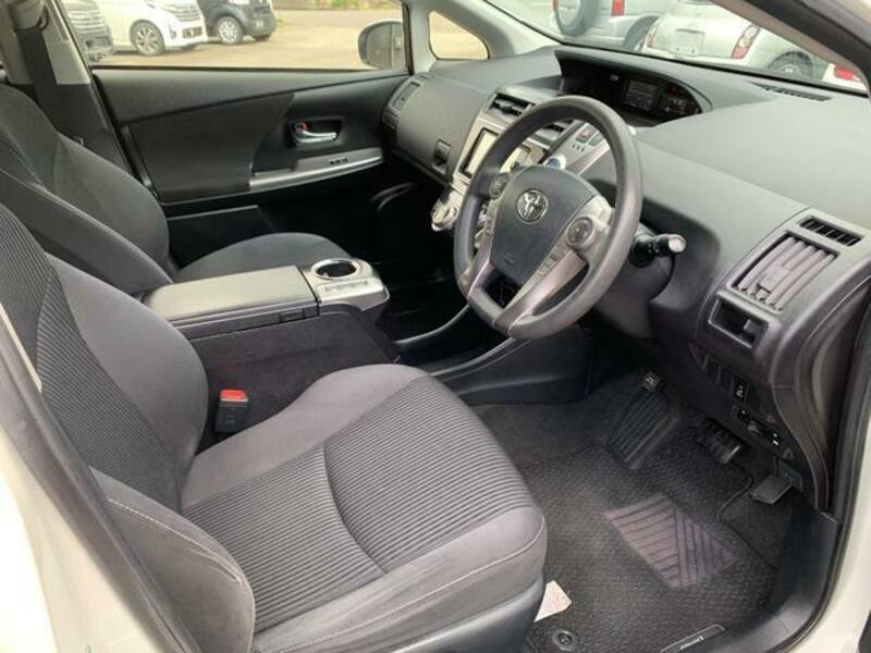 PRIUS ALPHA