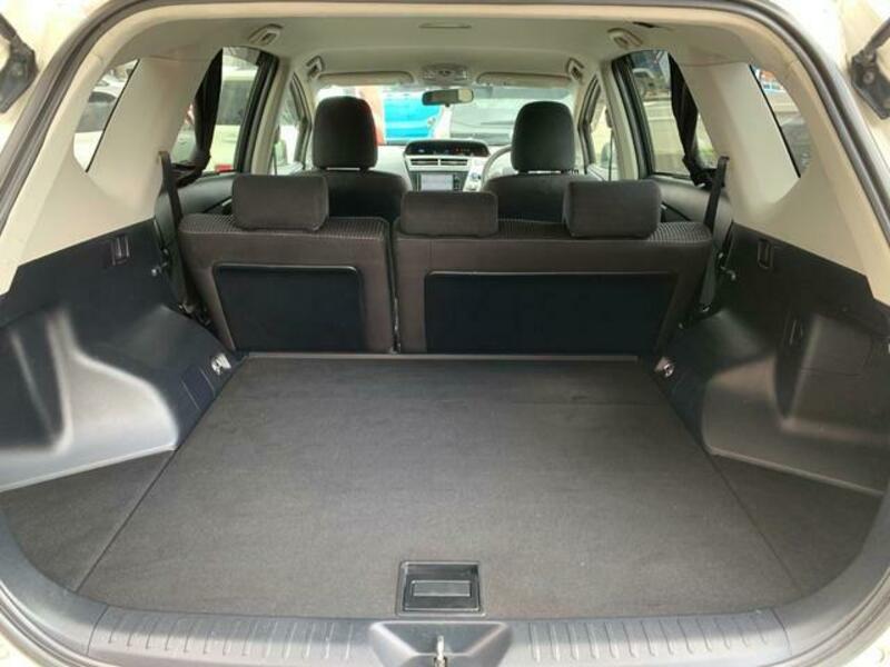 PRIUS ALPHA