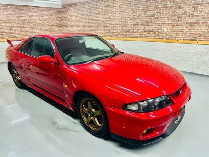 NISSAN SKYLINE