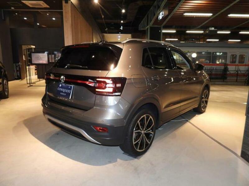T CROSS