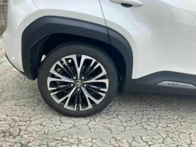 YARIS CROSS