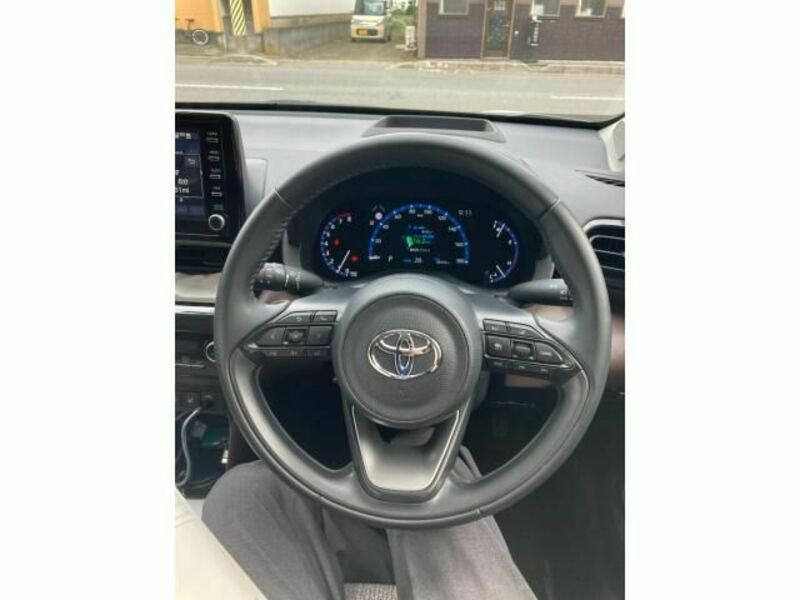 YARIS CROSS