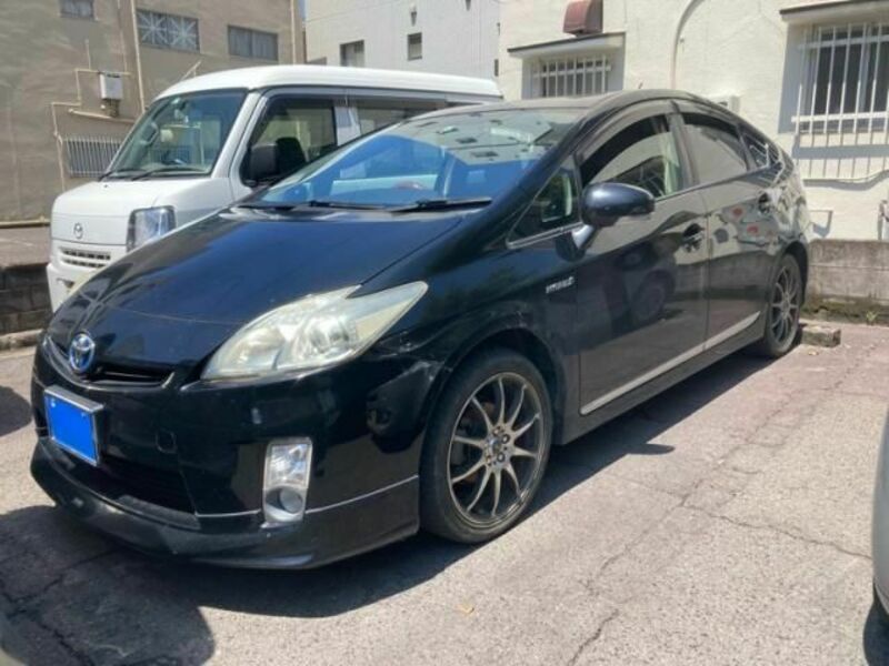 TOYOTA PRIUS