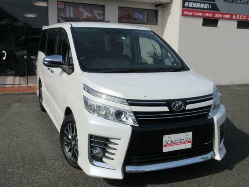 TOYOTA VOXY